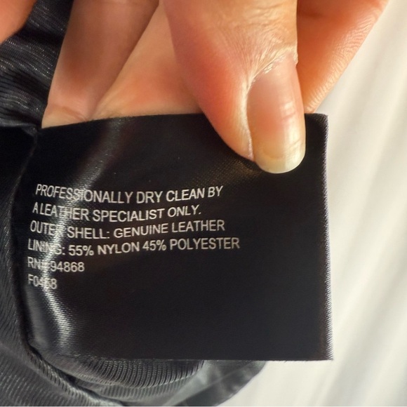 Bernardo Black Genuine Leather Zip up V front Biker Jacket Women's Size:L - Picture 12 of 16